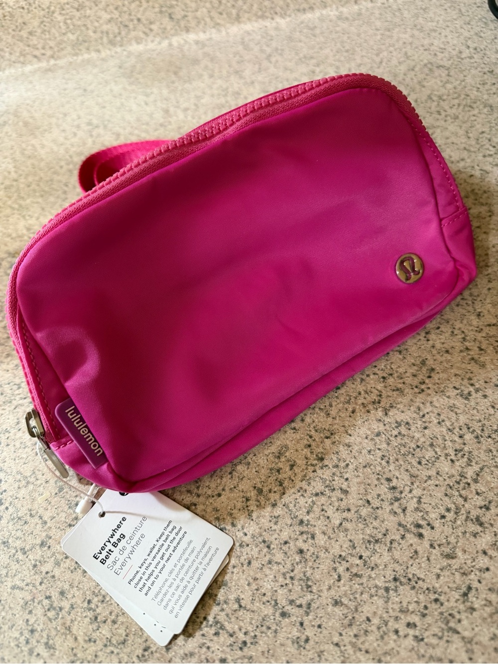 NWT! Lululemon Everywhere Belt Bag 1L - Fuchsia